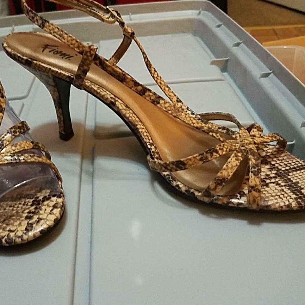 Sandals - Picture 4 of 4