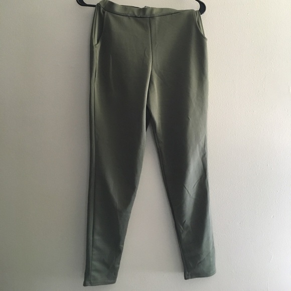 Boohoo Pants - Boohoo olive green jogger pants