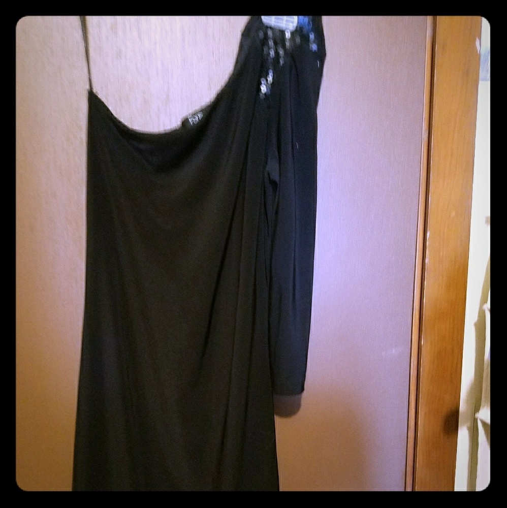 Off the shoulder black bodycon dress