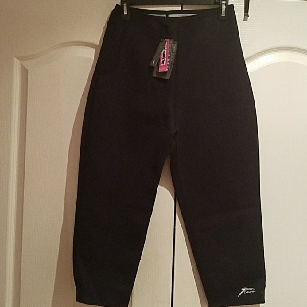 NWT Delfin Compression Fitness Capri Pants