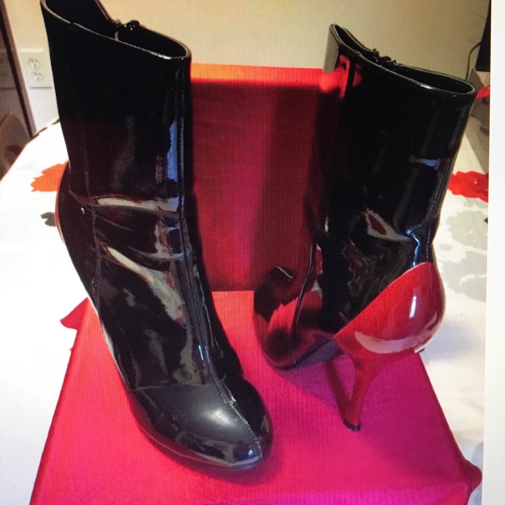 Gorgeous Black & Red Booties