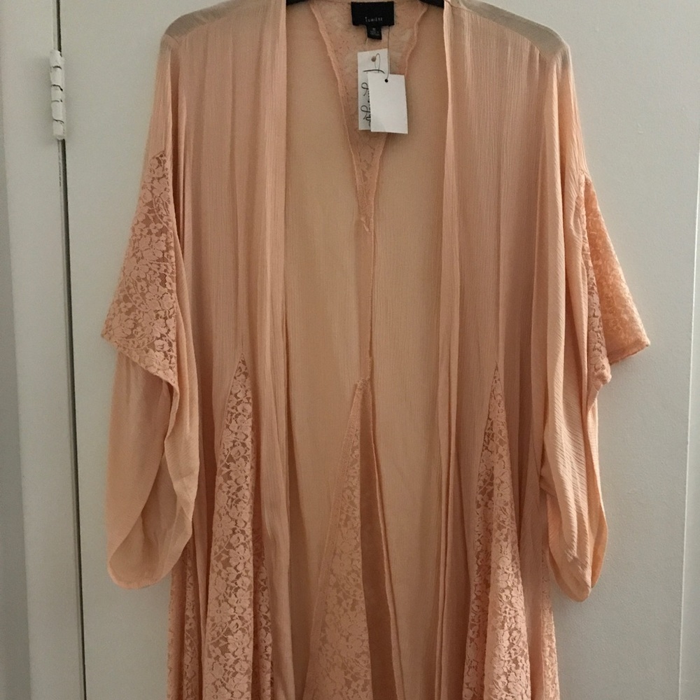 Medium kimono/tunic with lace