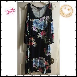 ✨👗Karen Kane floral dress 👗✨