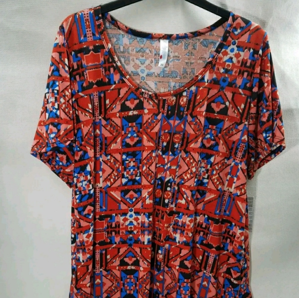 Lularoe Shirt Soft Geometric Print. Size 2XL