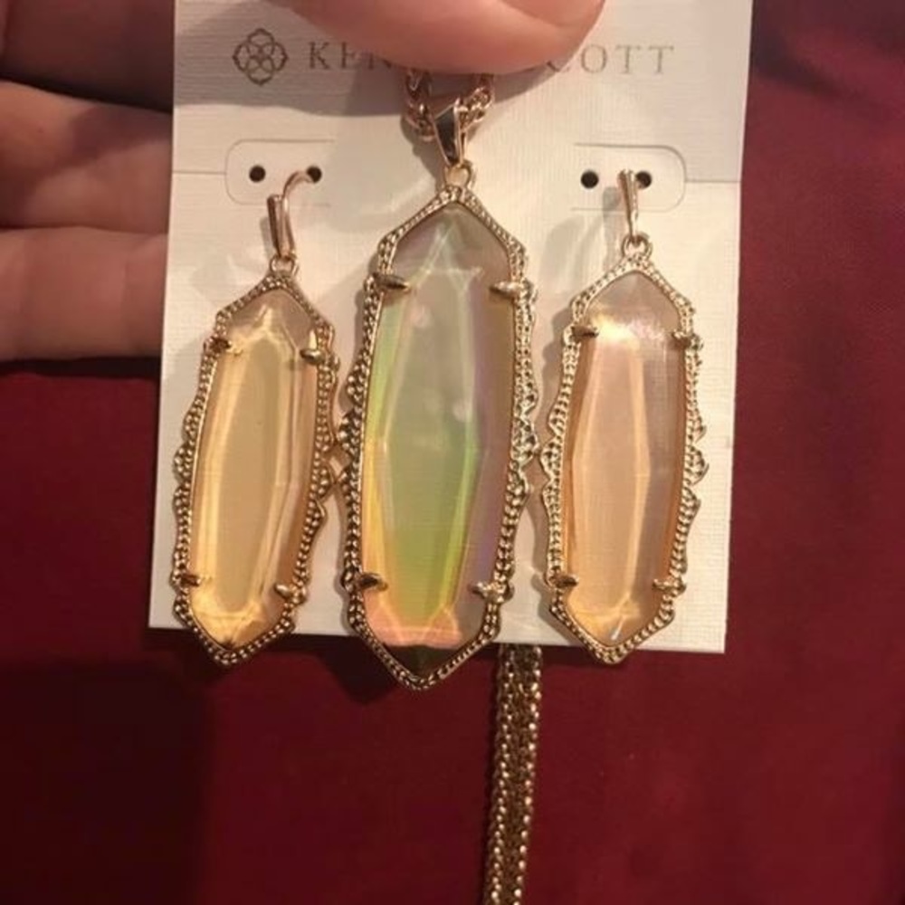 ISO Kendra Scott Francie Earrings