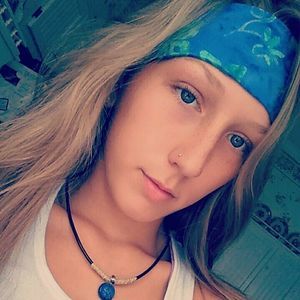 Meet your Posher, Caitlin