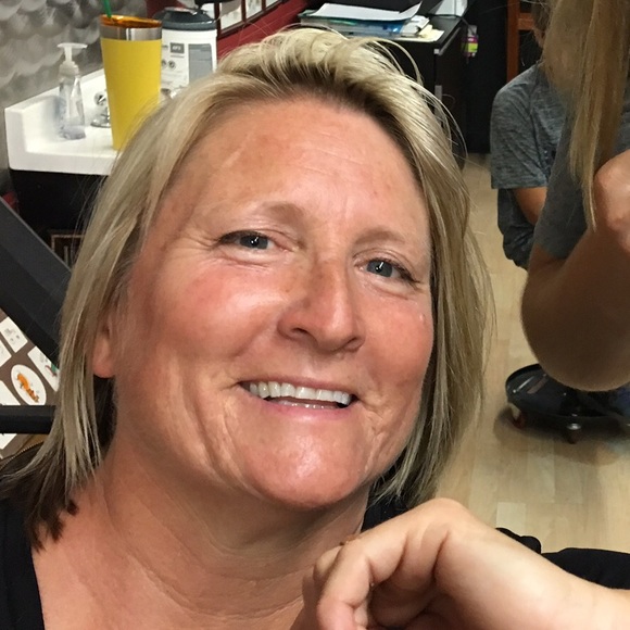 Meet your Posher, Stephanie - Picture 1 of 1