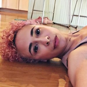 Meet your Posher, Iris