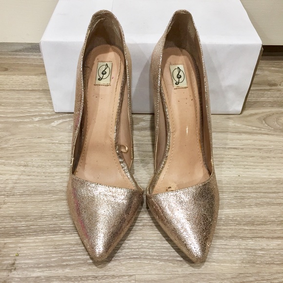 Stradivarius rose gold court shoe - Picture 3 of 4