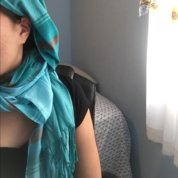 Scarves - Picture 4 of 8