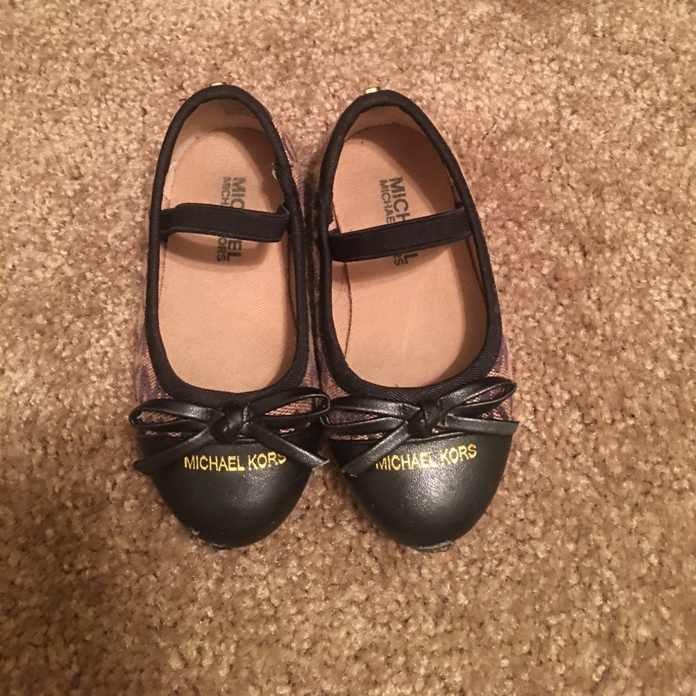 Michael Kors girl shoe size 6
