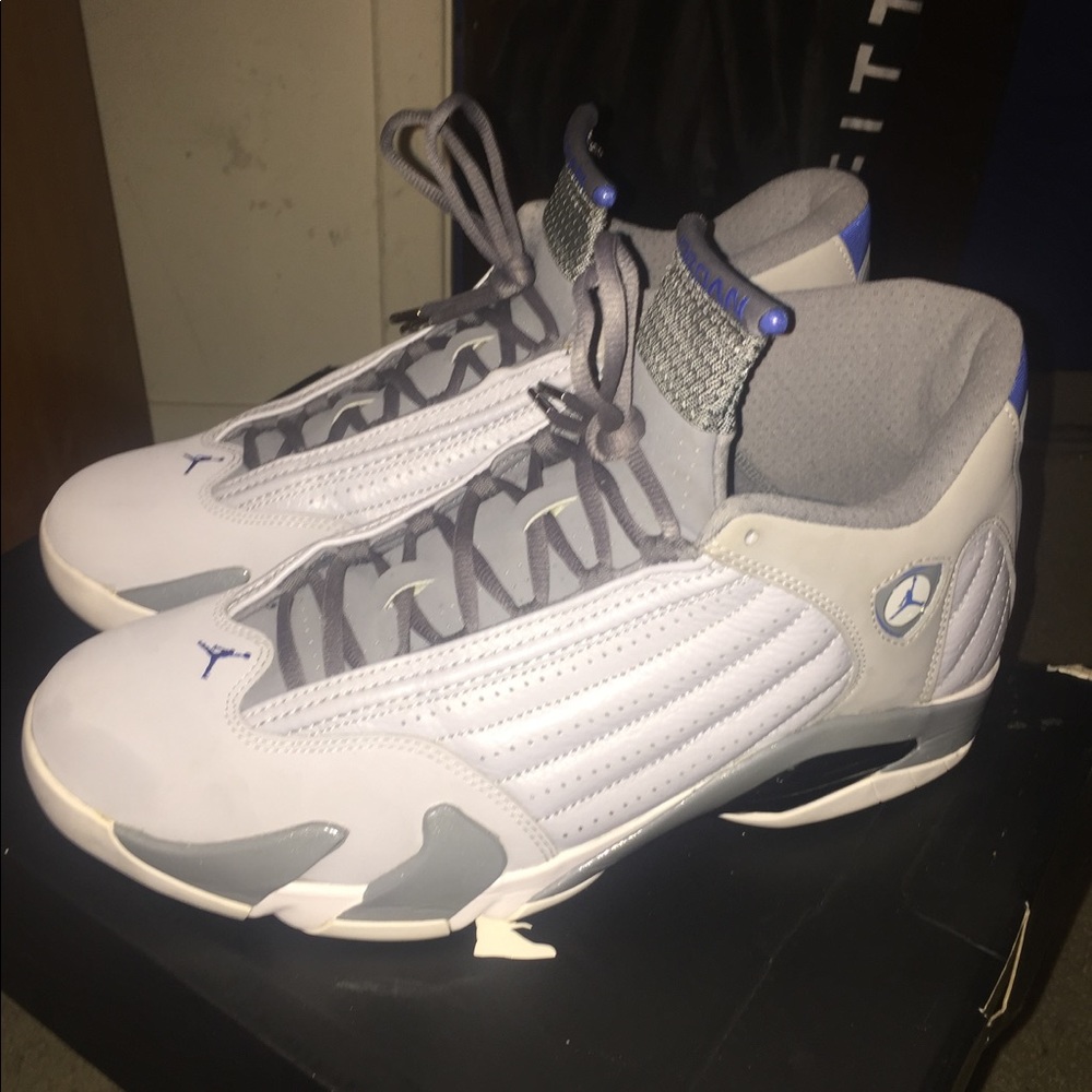 Air Jordan wolf grey #14 size 12
