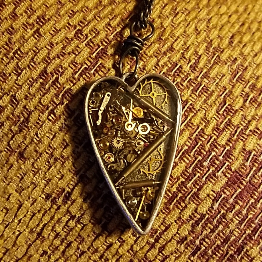 NWOT unique ❤️ necklace filled with watch pieces