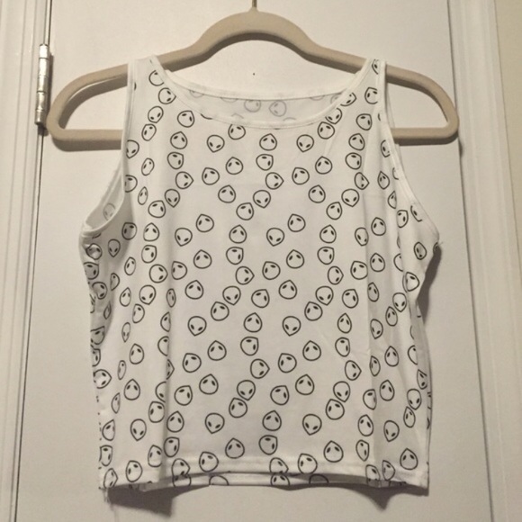 LAST ONE! BOUTIQUE Alien Head Cropped Top - Picture 2 of 3
