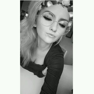 Meet your Posher, Chloe