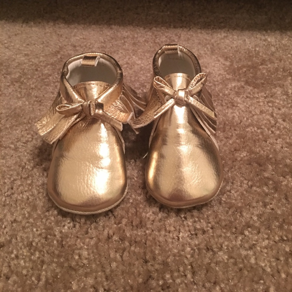 Baby moccasins, gold