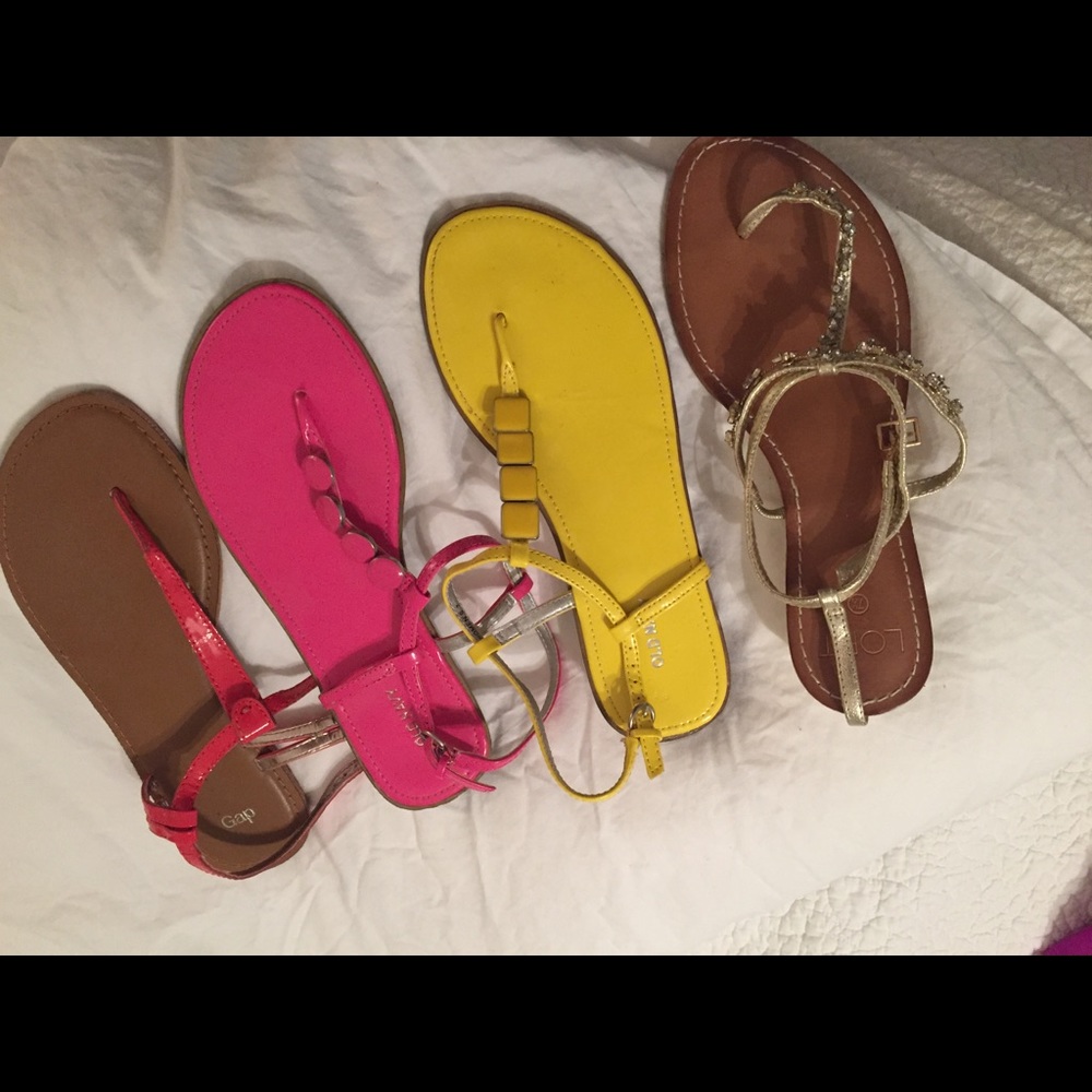 4 pairs of sandals