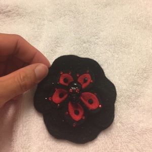 Tarina Tarantino hair bow