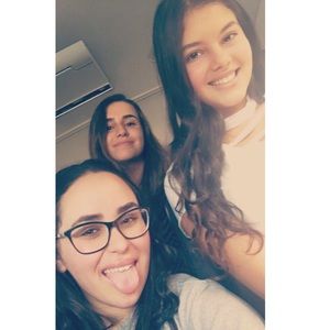 Meet your Posher, Mia