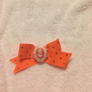 Tarina Tarantino hair bow