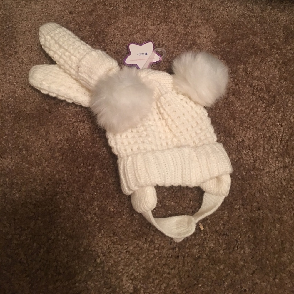 Knitted baby hat and gloves