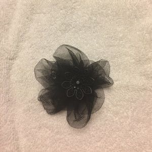 Tarina Tarantino hair bow