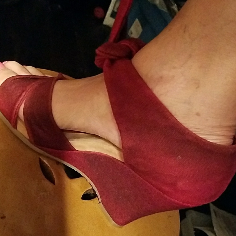 Burgundy-denium wedge