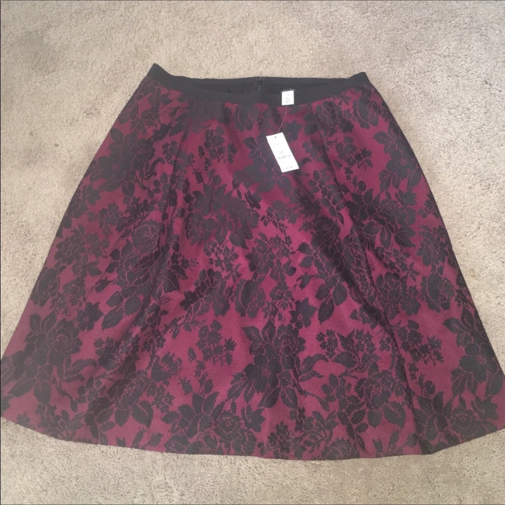 Lace skirt