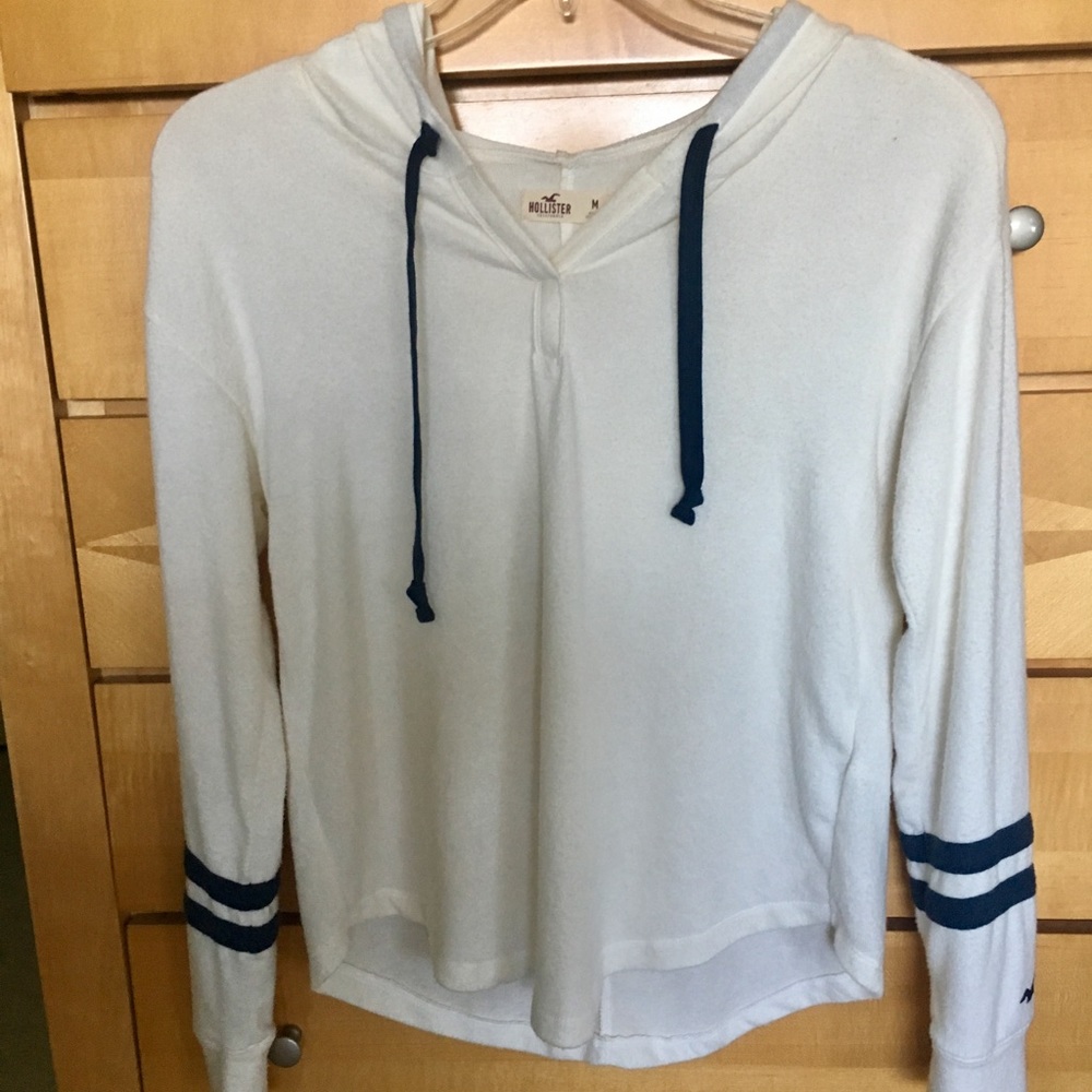 Hollister Graphic Logo Hooded Pullover.