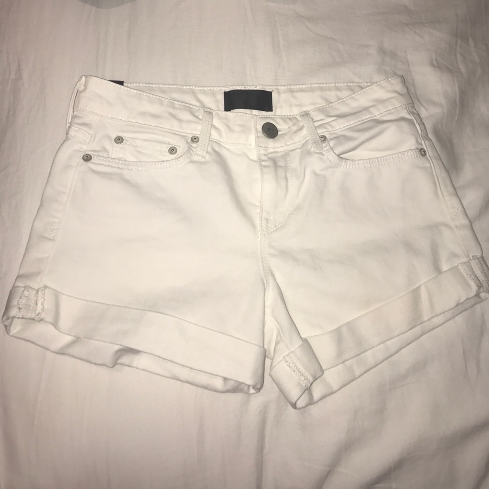 Vince white shorts. Size 24. Great condition