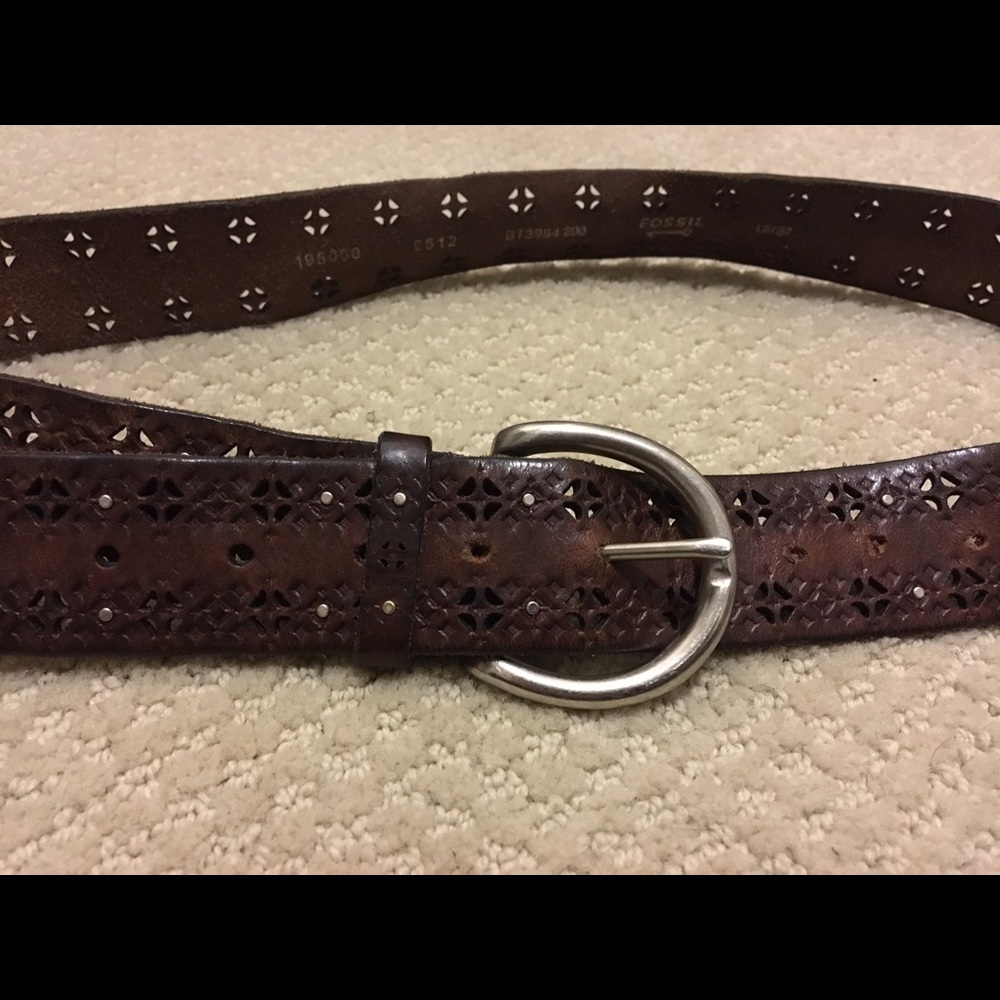 Brown Fossil leather belt w ornamental designs.