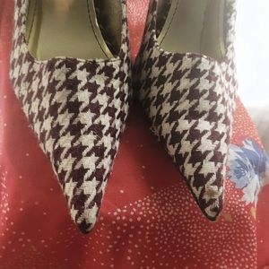 Houndstooth pointed toe stilettos! Houndstooth pointed toe stilettos!