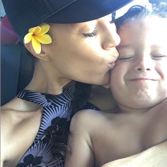 Meet your Posher, Malika Dudley - Picture 12 of 16