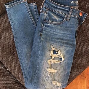 AE Ripped Light Medium Wash Jeggings