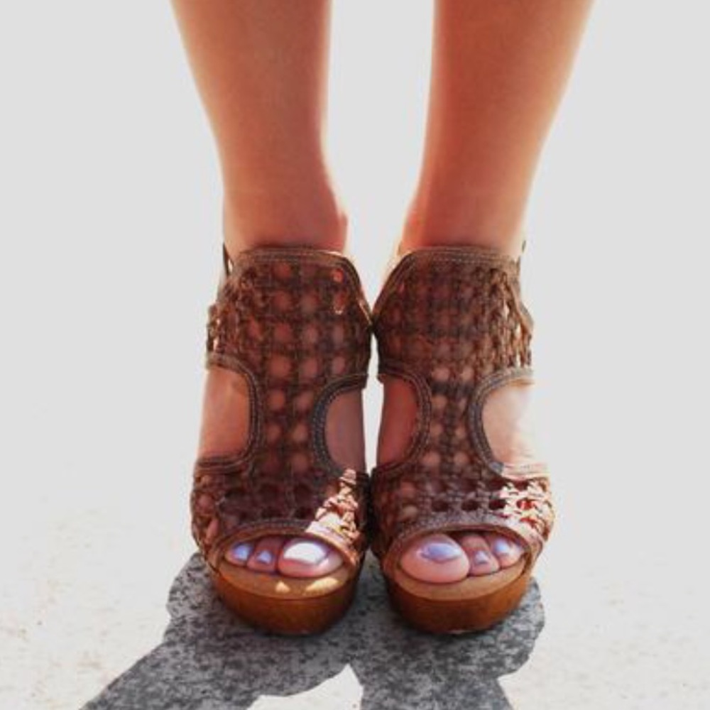 NIB Wine Woven Leather Platform Wedge Sandal - Picture 2 of 3