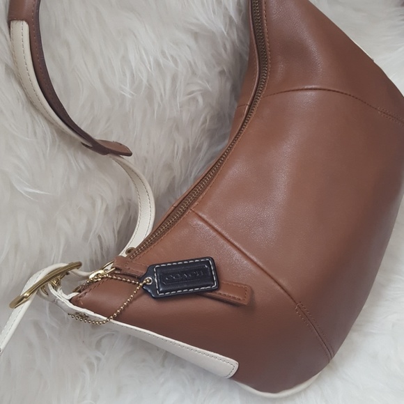 Coach Luxury Leather Purse - Picture 4 of 9