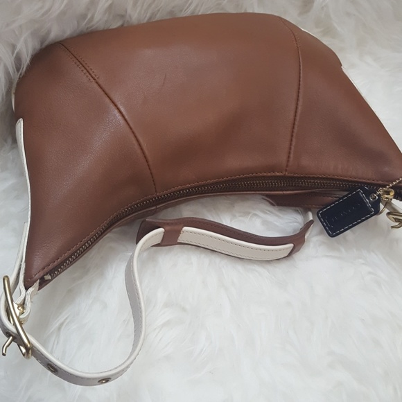 Coach Luxury Leather Purse - Picture 5 of 9