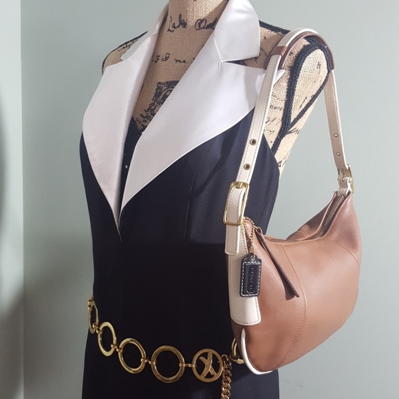 Coach Luxury Leather Purse - Picture 9 of 9