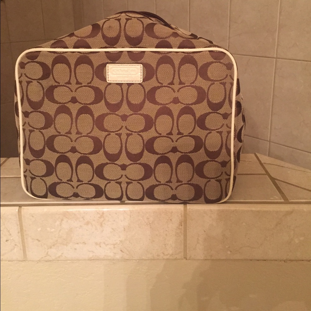 💥SOLD💥 Coach makeup bag