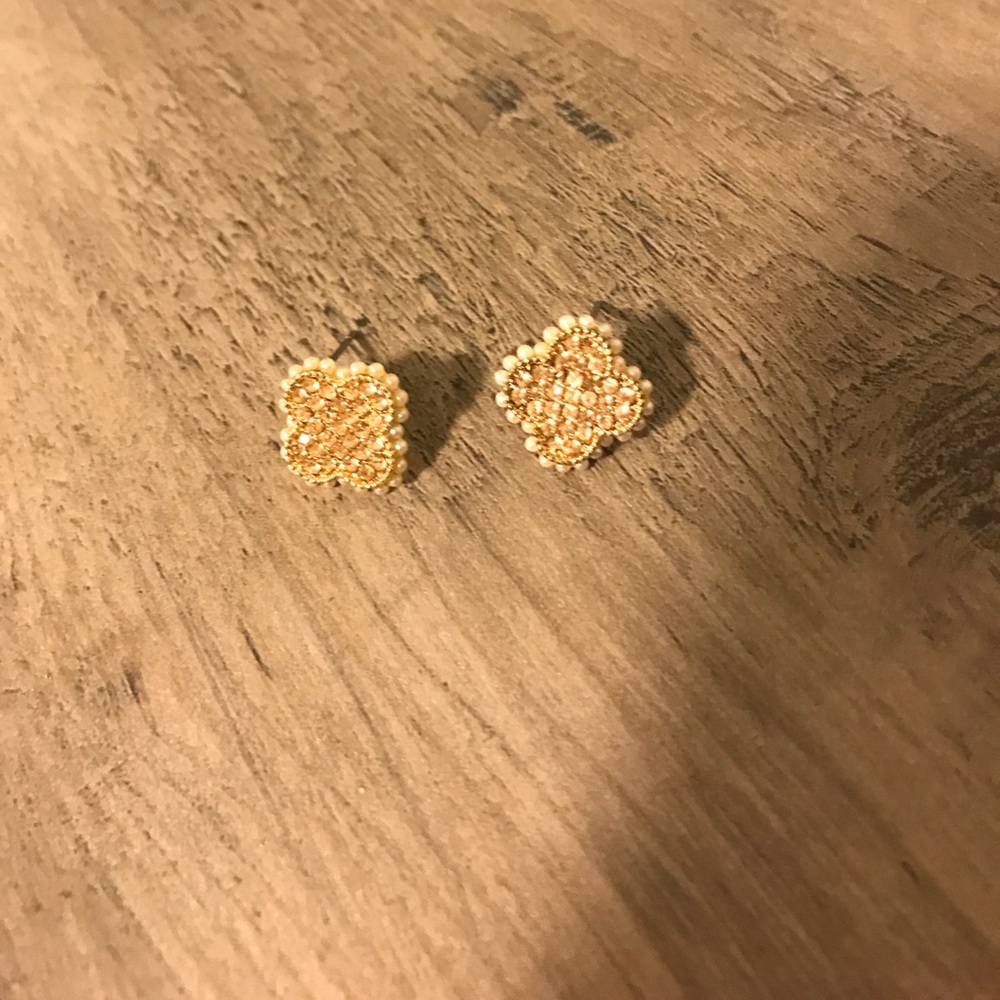 Mini cross studs