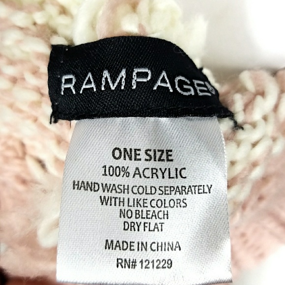 Cozy Rampage Beanie With Pom Poms Chunky - Picture 3 of 3