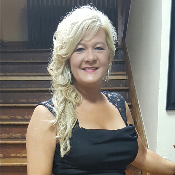 Meet your Posher, Tonya - Picture 1 of 1