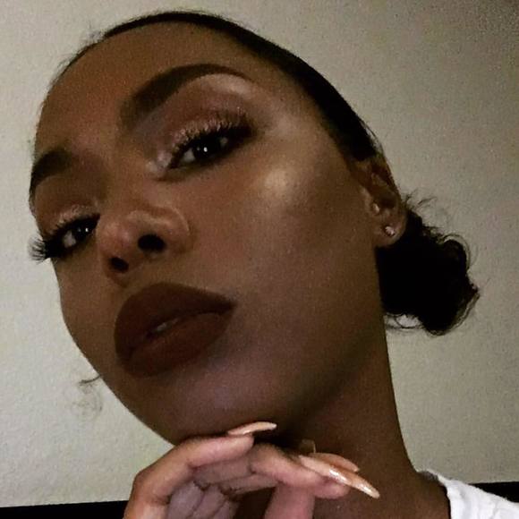 Meet your Posher, Rae - Picture 1 of 1