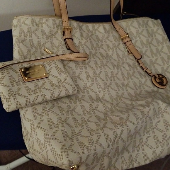 Michael Kors Handbags - Michael Kors Tote and Wristlet