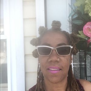 Meet your Posher, Renee