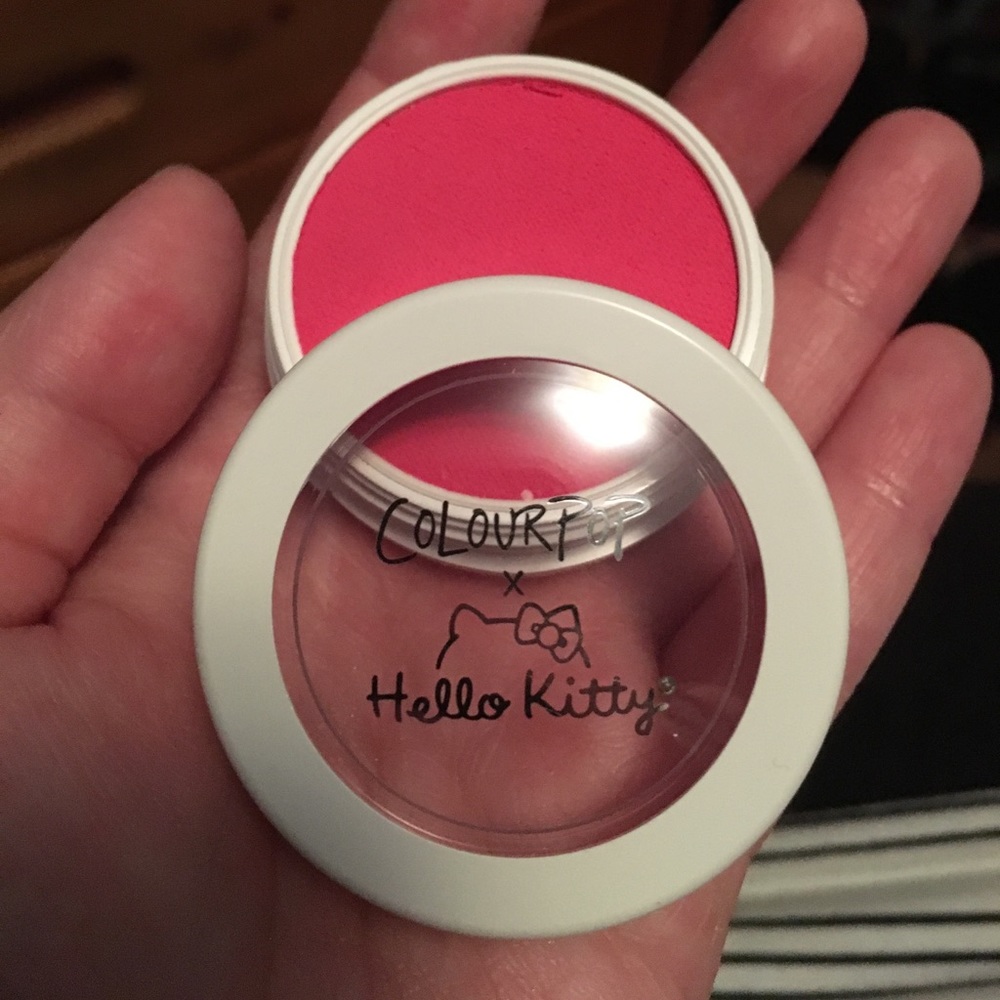 LE Hello Kitty Super Shock Cheek in Coin Purse