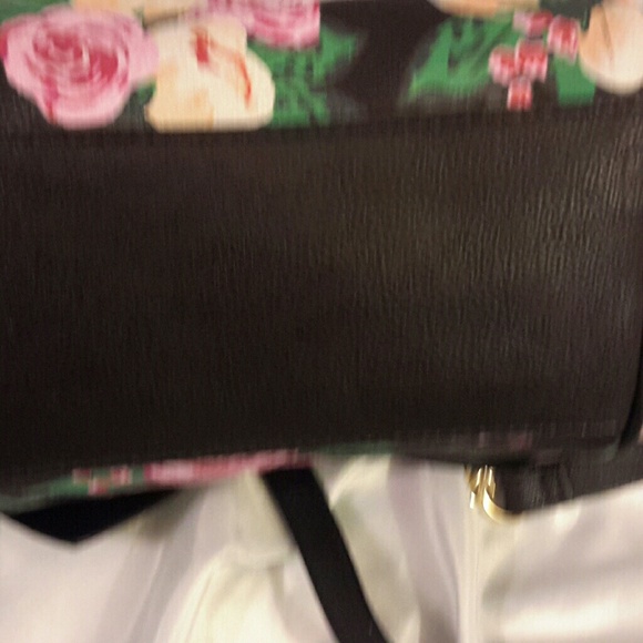 Hold Betsey johnson  mini xbody bownanza NWT - Picture 4 of 5