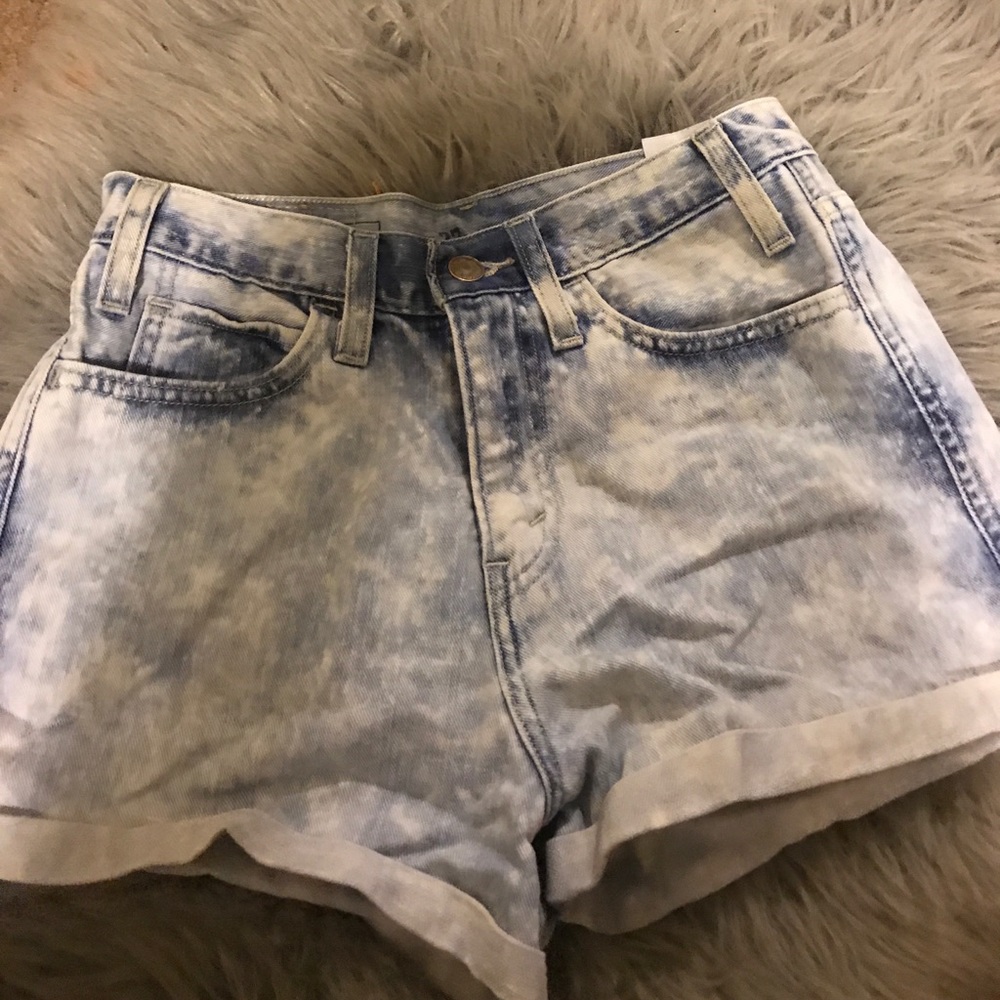 LEVI STONE WASHED SHORTS