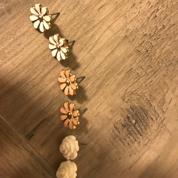 Flower studs - Picture 2 of 2