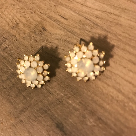 Classy studs - Picture 2 of 2